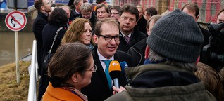 Verkehrsminister Alexander Dobrindt (CSU) am Nord-Ostsee-Kanal