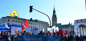 Friedlicher Protest gegen Rassismus | Mittendrin | Das Nachrichtenmagazin für Hamburg-Mitte