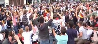 Fußballfans feiern Sieg über Portugal - Polizei hofft auf friedliche WM