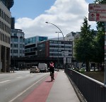 Oberbaumbrücke: Wer Rad fährt muss hier schieben