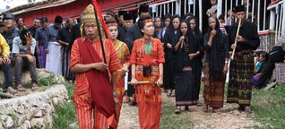 Begräbnis-Ritual in Indonesien: Der Totentanz der Toraja