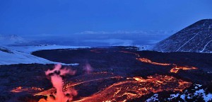 Feuer und Eis - Wie glühende Lava über Schnee gleitet