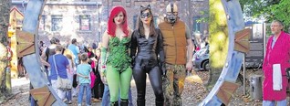Als Catwoman und Poison Ivy zum Spaceritter-Festival