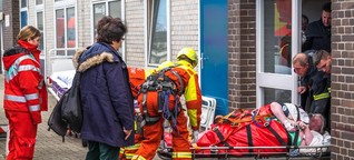 Wandsbek - Schwergewichtige Frau von Feuerwehr aus Wohnung gerettet - Wandsbek - Hamburger Abendblatt