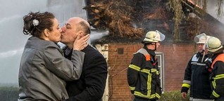 Trost-Kuss nach dem Feuer-Drama - Historisches Reetdachhaus abgebrannt