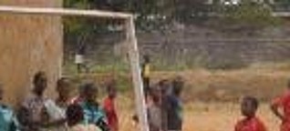Kamerun: Eine Fußballschule fürs Leben by Dirk Bathe
