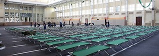 Turnhalle der Uni Leipzig ist jetzt Flüchtlingsunterkunft | MDR.DE