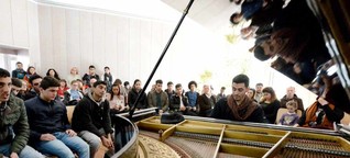 Der Klavierspieler von Jarmuk: Ein herzzerreißender musikalischer Kampf gegen Hoffnungslosigkeit und ISIS