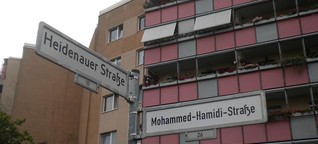PR-Agentur überklebt Straßenschilder in Hellersdorf