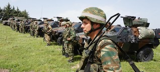 Das griechische Militär spielt Krieg - ausgerechnet vor den Flüchtlingen in Idomeni