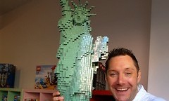 Stein auf Stein: Mirko Reeh eröffnet Klötzchen-Paradies für kleine und große Lego-Fans