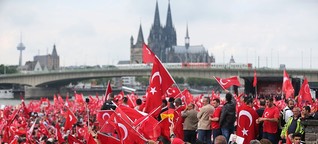 Pro-Erdogan-Demo in Köln: Warum wird Erdogan von vielen Türken eigentlich so gefeiert?