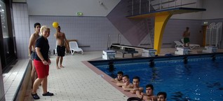 "Schwimmbad-Knigge" für Flüchtlinge | DW.COM | 28.03.2016