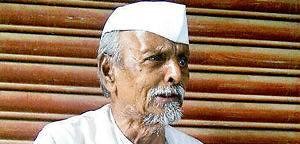 81-yr-old lives outside bank, demands his money back - Mumbai Mirror -