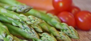 Königliches Gemüse mal anders: Spargel in Pesto und Knödeln [1]