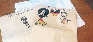 Verein zur Flüchtlingshilfe verteilt Deutschtüten