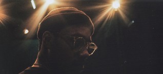 Rapper Ahzumjot über Musikvertrieb : „Wer nicht mit der Zeit geht, geht mit der Zeit"