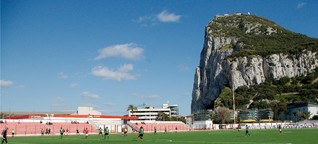 Zu Besuch in Gibraltar: Fußball unterm Affenfelsen