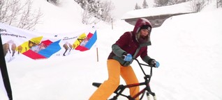 Kathi und Sandra testen Wintersport auf der ISPO on snow