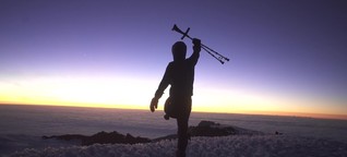 Mit einem Bein auf den Kilimandscharo