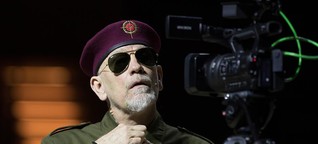Weltpremiere von 'Just call me God': John Malkovich wird in Elbphilharmonie zum Diktator