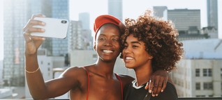 Studie: Junge Frauen, die Selfies nachbearbeiten, fühlen sich dadurch nicht besser