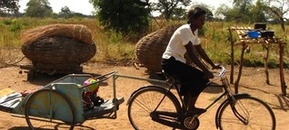 Mit Fahrrädern gegen Müttersterblichkeit in Uganda