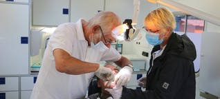 Zahnarzt behandelt mittellose Menschen