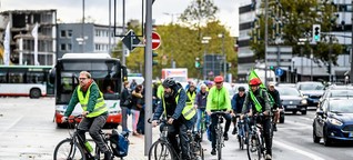 Fahrradfahrer zeigen Mängel auf der Wittener Straße auf