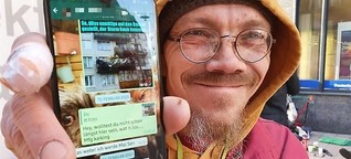 Obdachlose zeigen ihre Smartphones: Keine Wohnung, aber online