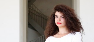 "Kauf mir einen Aufenthaltstitel": Wie die Künstlerin Abir Kobeissi um ihr Studium in München kämpfte