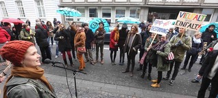 Protestaktion : Mit Menschenkette gegen Leerstand in Bonn