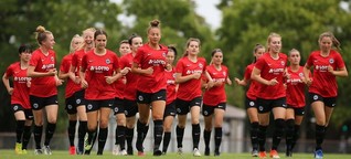 Frauenfußball-Bundesliga - Wie der Frauenfußball von den Männern profitieren kann