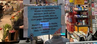 Plakate in Lichterfelder Rewe-Filiale spielen Corona-Gefahr herunter