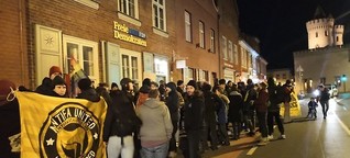 Rund 100 Potsdamer protestieren vor FDP-Zentrale