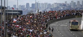 Massenproteste in Chile - Zehntausende fordern Rücktritt des Präsidenten