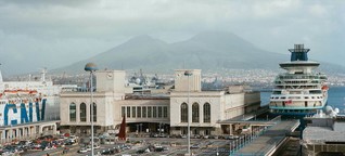 Poröse Stadt – Napoli Super Modern