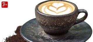 Tassen aus Kaffeesatz: Heißen Kaffee aus kaltem Kaffee trinken