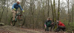 Gute Lösung im Streit um den Wald: Mountainbiker zusammen mit Wanderern und Waldbesitzern - Bayern2amSamstag