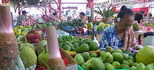 Von Monoï-Öl bis Thunfisch-Salat - unterwegs auf dem Markt in Papeete