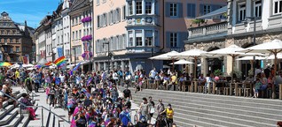 So bunt ist Konstanz: 700 Menschen demonstrieren am Christopher Street Day in der Innenstadt
