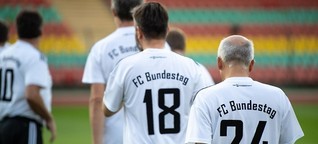 FC Bundestag - "Wir wollen doch alle eher in die Mitte"