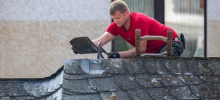 Handwerk lässt Flutopfer nicht im Stich: Hunderte Dachdecker helfen im Ahrtal