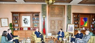 Herr Bourita tritt in Rabat mit Herrn Staffan de Mistura, dem Sonderbeauftragten des Generalsekretärs der UNO für die marokkanische Sahara, in regen Dialog   