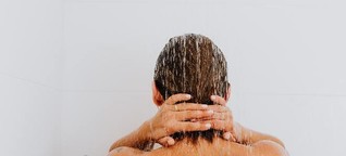 Kalt duschen oder Eisbaden für das Immunsystem: Ist das gesund?