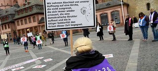 Mahnwache von „Maria 2.0": Solidaritätsaktion am Mainzer Dom