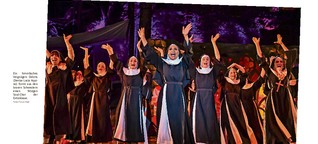 Singende Nonnen wirbeln über die Felsenbühne - "Sister Act" begeistert