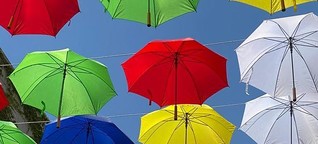 Farbtupfer in der Luft: Umbrella-Sky verzaubert Mainz
